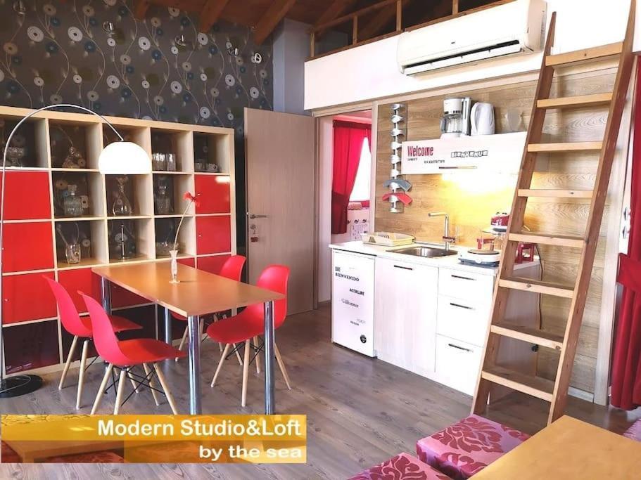 הוילה אפאנומי Modern Studio&Loft By The Sea מראה חיצוני תמונה